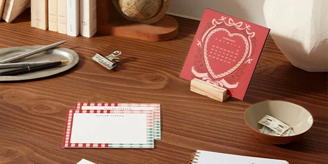 Minted: 10% off holiday cards and gifts